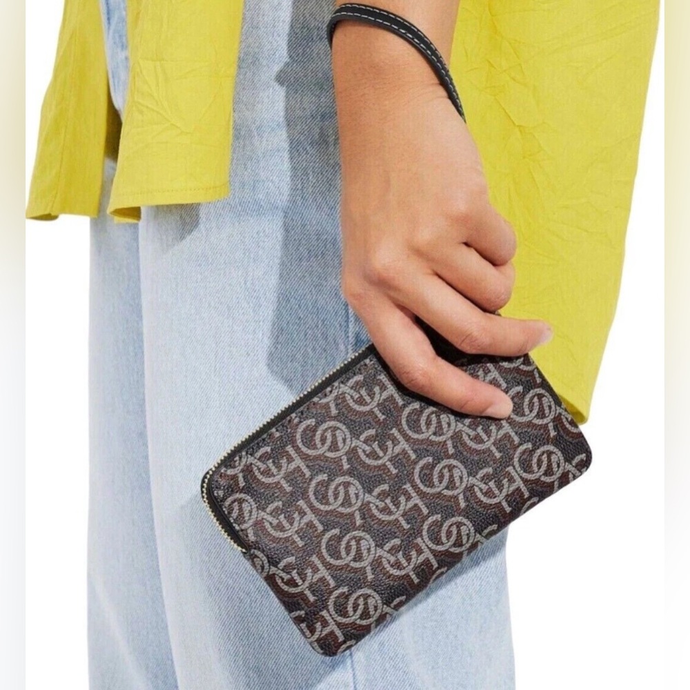 Coach NWOT Corner Zip Wristlet with Monogram Print